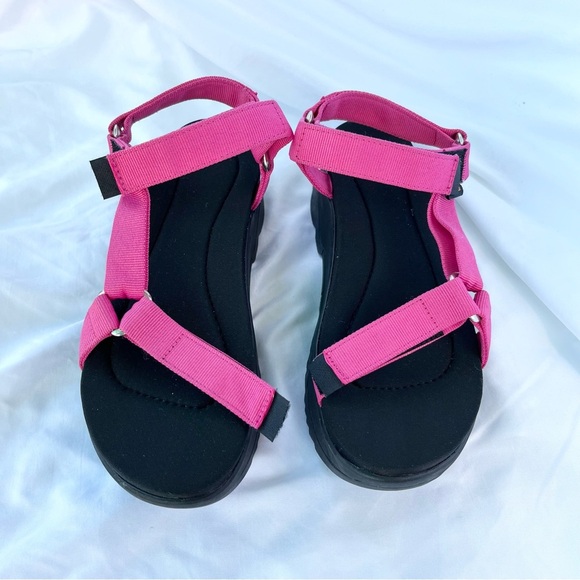 TEVA | JADITO UNIVERSAL PLATFORM CHUNKY TECH SANDAL IN FUCHSIA SIZE 8 - Picture 4 of 9
